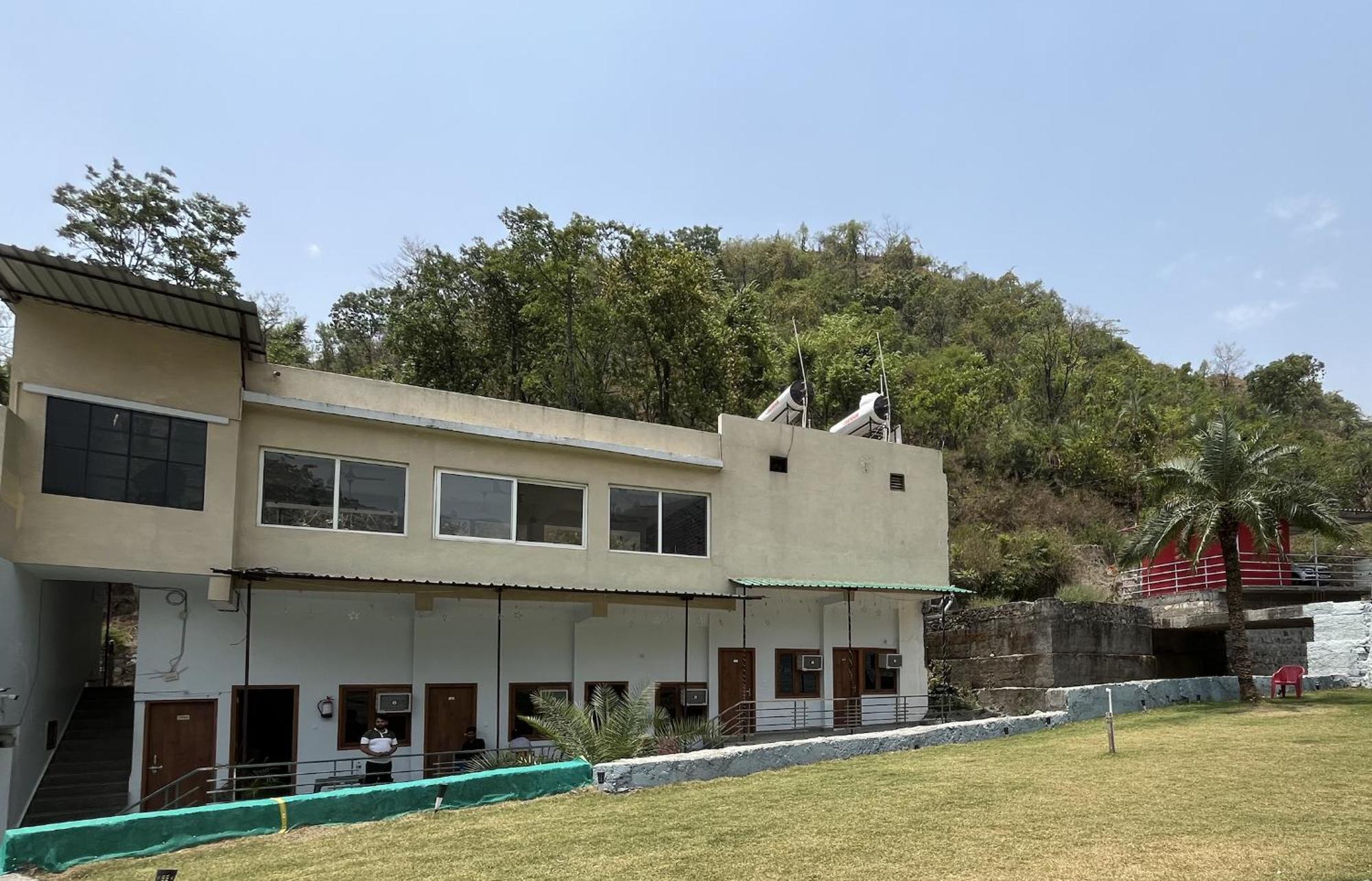 Hotel Studioz Sahastradhara Dehradun Exterior photo