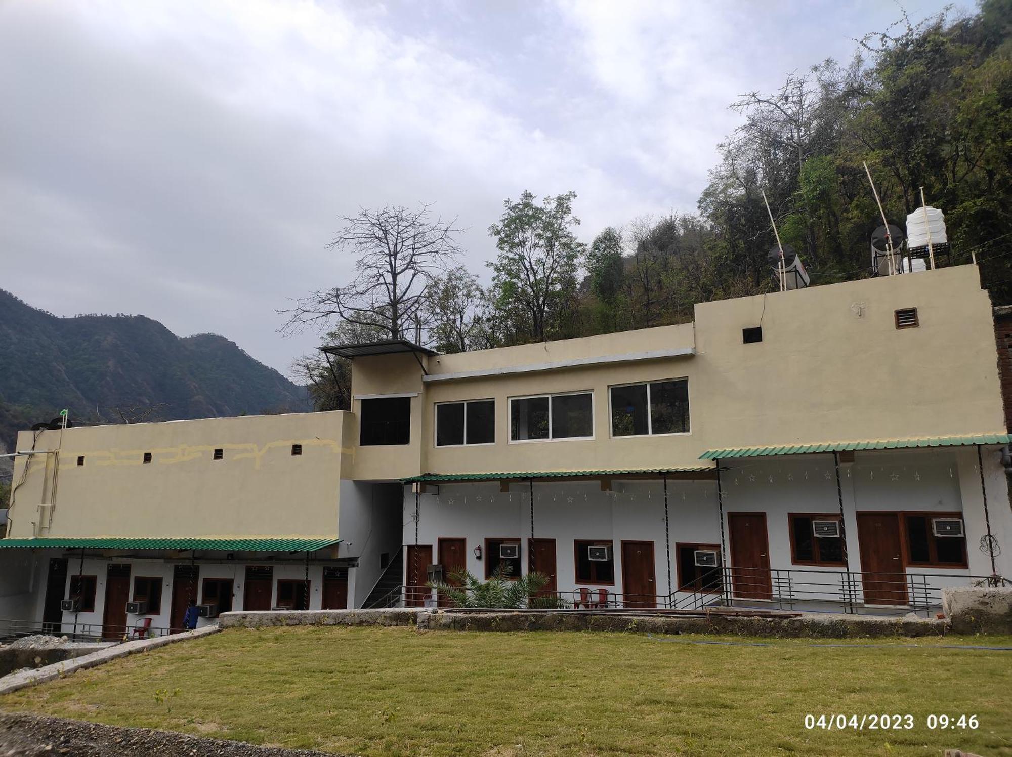 Hotel Studioz Sahastradhara Dehradun Exterior photo